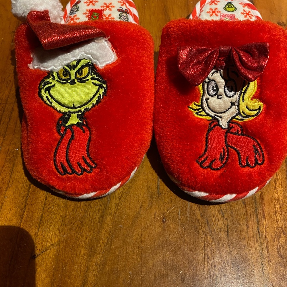 Red Grinch and Cindy Lou Who‎ Slippers youth size 11-12
